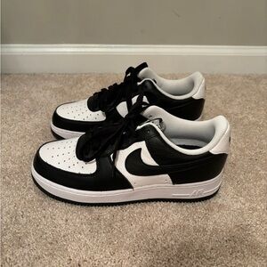 NIKE CUSTOM Black and White Air Force 1